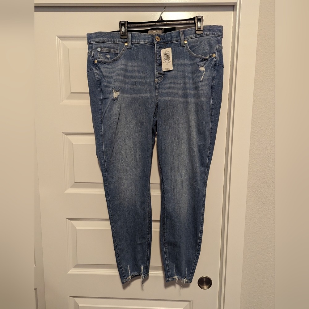 NWT Torrid Bombshell Skinny Jeans